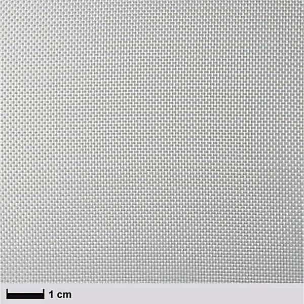 Nærbillede af Glasfibervæv 80g, glat, 100 cm: fint hvidt vævet stof med et synligt kvadratisk gittermønster; en skala viser 1 cm bredde, hvilket fremhæver materialets lille, ensartede vævning.