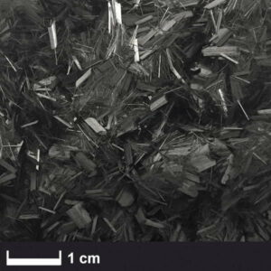 Nærbillede af korte, sorte, nålelignende mikrofibre, kul spredt i forskellige retninger, med en 1 cm skala nederst til venstre - ideel til marineforsyninger fra boatkitshop.com.