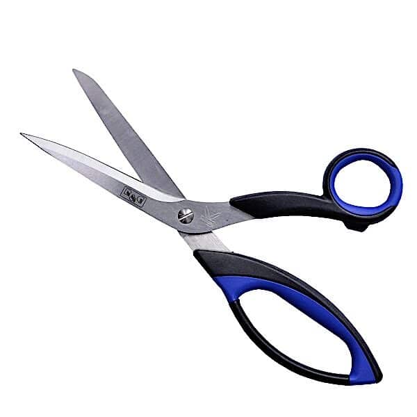 Saks til glas- og kulfiber har blade i rustfrit stål og sorte håndtag med blå detaljer, vist åben på en hvid baggrund.